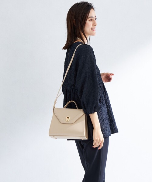 green label relaxing（グリーンレーベルリラクシング）の「トラペーズ 2WAY ハンドバッグ / ショルダーバッグ（ショルダーバッグ・レディース・ベージュ/オフホワイト/ブラック・FREE）」の8枚目の写真