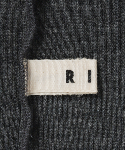 RITA(リタ)の「【RITA】タートルウールリブニット(ニット/セーター・レディース・チャコールグレー/ホワイト/レッド/ブラック・FREE)」の21枚目の写真