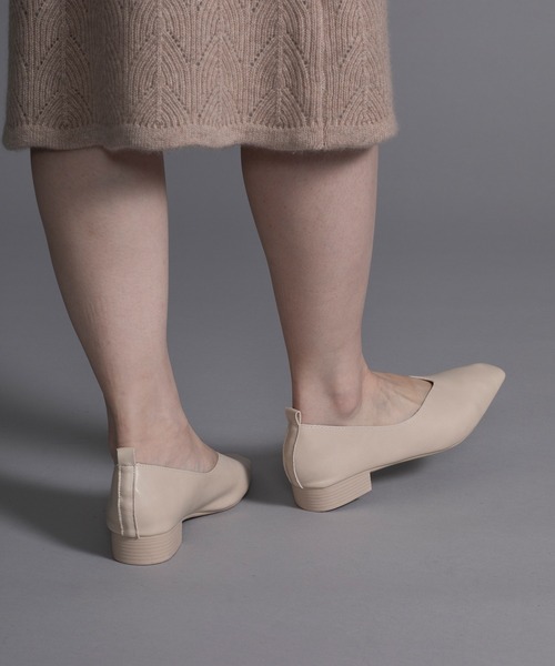 shoes365(シューズスリーシックスファイヴ)の「【shoes365】V型 ローヒール スクエアトゥパンプス(パンプス・レディース・ブラック/ベージュ・24.0cm/24.5cm/25.0cm/23.5cm/22.5cm/23.0cm)」の17枚目の写真