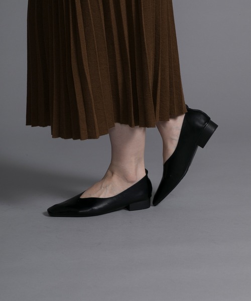 shoes365(シューズスリーシックスファイヴ)の「【shoes365】V型 ローヒール スクエアトゥパンプス(パンプス・レディース・ブラック/ベージュ・24.0cm/24.5cm/25.0cm/23.5cm/22.5cm/23.0cm)」の10枚目の写真