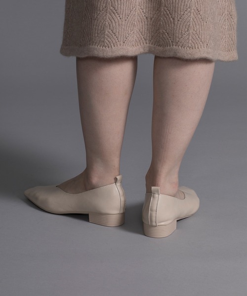 shoes365(シューズスリーシックスファイヴ)の「【shoes365】V型 ローヒール スクエアトゥパンプス(パンプス・レディース・ブラック/ベージュ・24.0cm/24.5cm/25.0cm/23.5cm/22.5cm/23.0cm)」の18枚目の写真