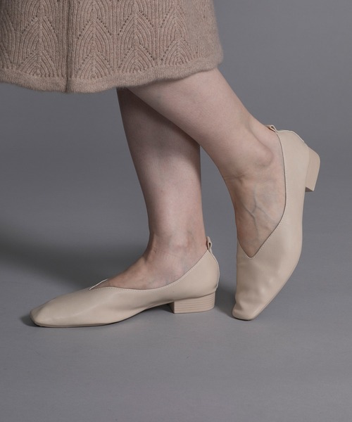 shoes365(シューズスリーシックスファイヴ)の「【shoes365】V型 ローヒール スクエアトゥパンプス(パンプス・レディース・ブラック/ベージュ・24.0cm/24.5cm/25.0cm/23.5cm/22.5cm/23.0cm)」の20枚目の写真