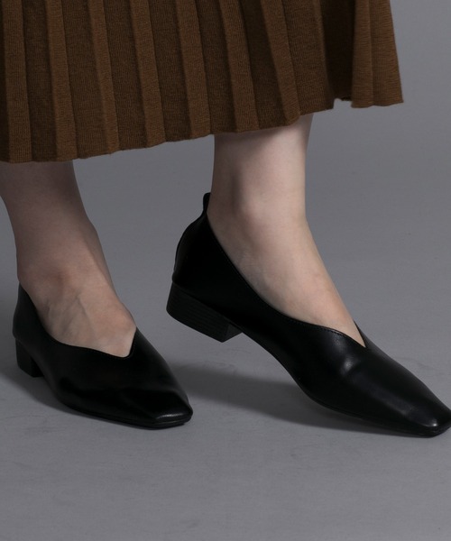 shoes365(シューズスリーシックスファイヴ)の「【shoes365】V型 ローヒール スクエアトゥパンプス(パンプス・レディース・ブラック/ベージュ・24.0cm/24.5cm/25.0cm/23.5cm/22.5cm/23.0cm)」の13枚目の写真