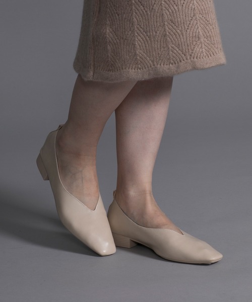 shoes365(シューズスリーシックスファイヴ)の「【shoes365】V型 ローヒール スクエアトゥパンプス(パンプス・レディース・ブラック/ベージュ・24.0cm/24.5cm/25.0cm/23.5cm/22.5cm/23.0cm)」の22枚目の写真