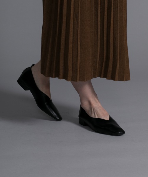 shoes365(シューズスリーシックスファイヴ)の「【shoes365】V型 ローヒール スクエアトゥパンプス(パンプス・レディース・ブラック/ベージュ・24.0cm/24.5cm/25.0cm/23.5cm/22.5cm/23.0cm)」の9枚目の写真