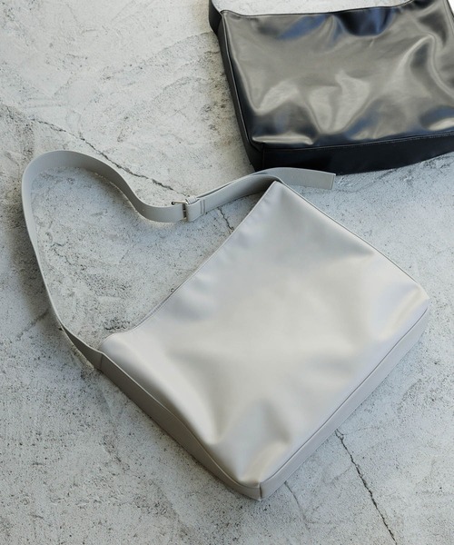 LAKOLE（ラコレ）の「FLミドルショルダーBAG / 996084（ショルダーバッグ・メンズ・ブラック/ライトグレー/ホワイト・FREE）」の3枚目の写真