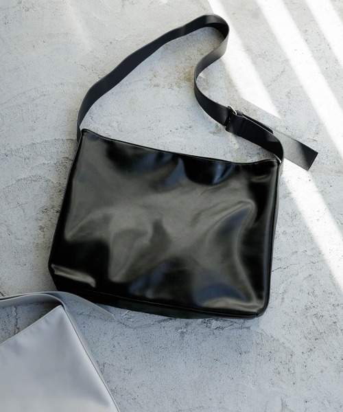 LAKOLE（ラコレ）の「FLミドルショルダーBAG / 996084（ショルダーバッグ・メンズ・ブラック/ライトグレー/ホワイト・FREE）」の15枚目の写真