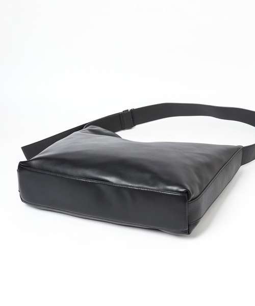 LAKOLE（ラコレ）の「FLミドルショルダーBAG / 996084（ショルダーバッグ・メンズ・ブラック/ライトグレー/ホワイト・FREE）」の21枚目の写真