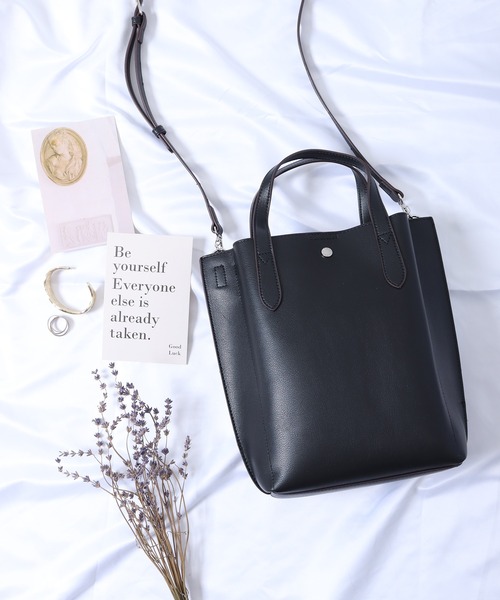 Legato Largo（レガートラルゴ）の「Legato Largo かるいかばん タテ型２WAYショルダーバッグ（ショルダーバッグ・レディース・ライトグレー/ブラック/グレイッシュベージュ/ブルー/ダークブラウン/ダークグレー・FREE）」の2枚目の写真