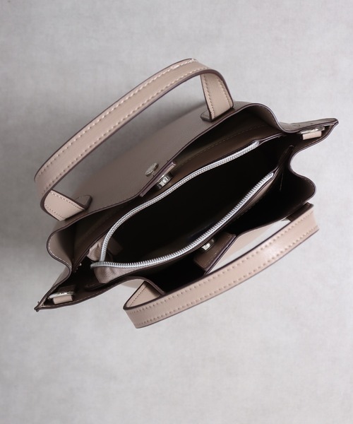 Legato Largo（レガートラルゴ）の「Legato Largo かるいかばん タテ型２WAYショルダーバッグ（ショルダーバッグ・レディース・ライトグレー/ブラック/グレイッシュベージュ/ブルー/ダークブラウン/ダークグレー・FREE）」の7枚目の写真