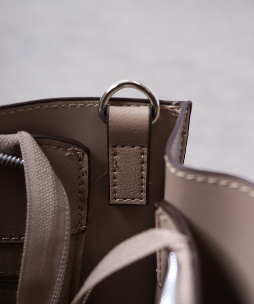 Legato Largo（レガートラルゴ）の「Legato Largo かるいかばん タテ型２WAYショルダーバッグ（ショルダーバッグ・レディース・ライトグレー/ブラック/グレイッシュベージュ/ブルー/ダークブラウン/ダークグレー・FREE）」の9枚目の写真