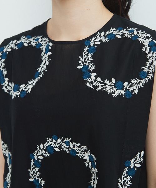 ★SALE9/30まで★ビュルデサボンリース刺繍ノースリーブワンピース　ネイビー ☆SALE9/30まで☆ビュルデサボンリース刺繍ノースリーブ