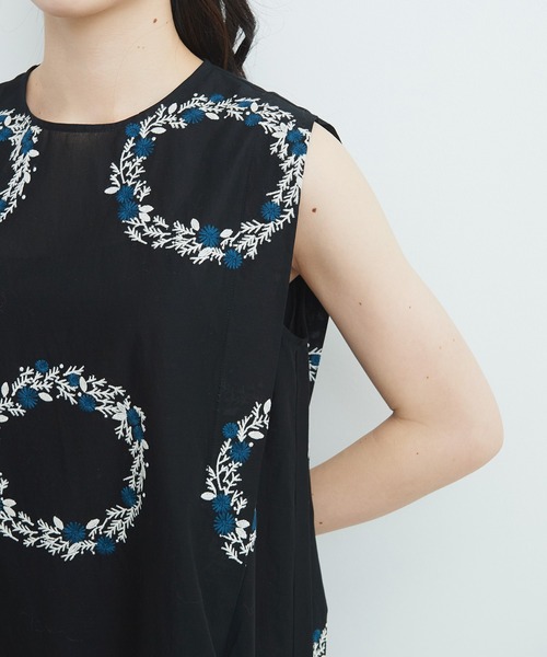 ★SALE9/30まで★ビュルデサボンリース刺繍ノースリーブワンピース　ネイビー ☆SALE9/30まで☆ビュルデサボンリース刺繍ノースリーブ