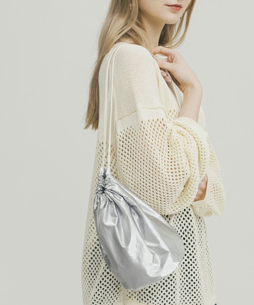 SMELLY（スメリー）の「メタリックワンショルダー（ショルダーバッグ・レディース・アイボリー/シルバー・-）」の4枚目の写真