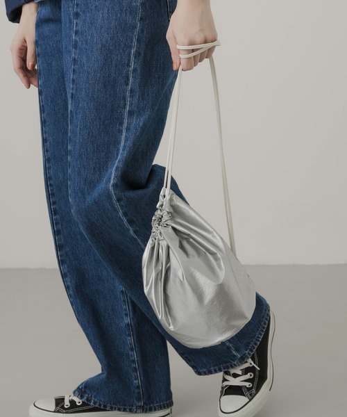 SMELLY（スメリー）の「メタリックワンショルダー（ショルダーバッグ・レディース・アイボリー/シルバー・-）」の7枚目の写真