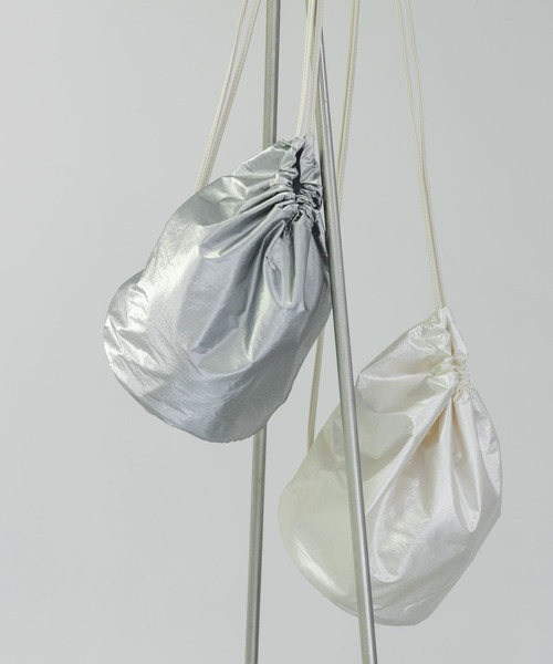 SMELLY（スメリー）の「メタリックワンショルダー（ショルダーバッグ・レディース・アイボリー/シルバー・-）」の8枚目の写真