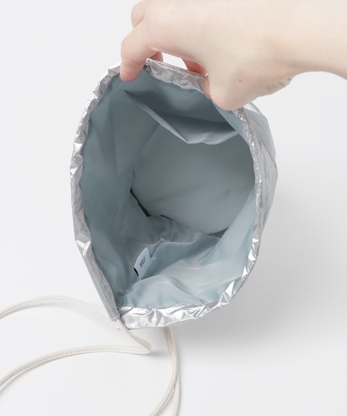 SMELLY（スメリー）の「メタリックワンショルダー（ショルダーバッグ・レディース・アイボリー/シルバー・-）」の13枚目の写真