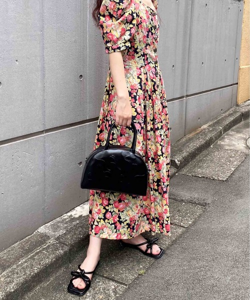 Casselini（キャセリーニ）の「Casselini(キャセリーニ)エンボスボストンバッグ（ハンドバッグ・レディース・ブラック/ホワイト・FREE）」の5枚目の写真