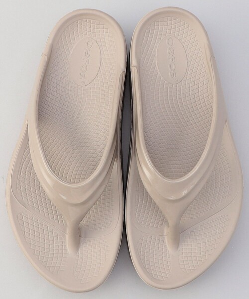 OOFOS（ウーフォス）の「OOFOS/ウーフォス OOmega / ウーオメガ（サンダル・レディース・ブラック/ベージュ・8/7/6）」の6枚目の写真