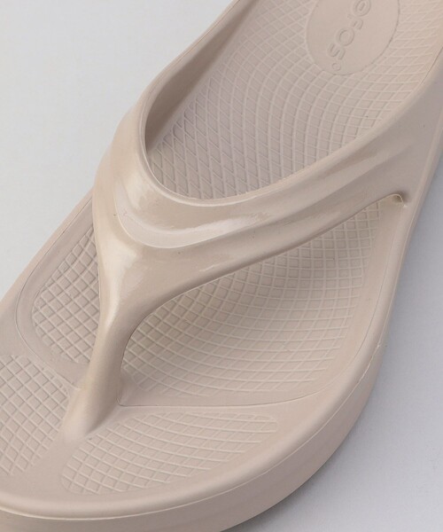 OOFOS（ウーフォス）の「OOFOS/ウーフォス OOmega / ウーオメガ（サンダル・レディース・ブラック/ベージュ・8/7/6）」の11枚目の写真