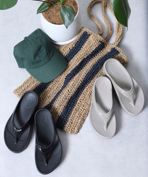 OOFOS（ウーフォス）の「OOFOS/ウーフォス OOmega / ウーオメガ（サンダル・レディース・ブラック/ベージュ・8/7/6）」の18枚目の写真