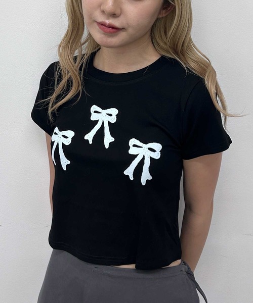 A'GEM/9 × .kom 『.KOM/ドットケーオーエム』 リボン Tシャツ（T