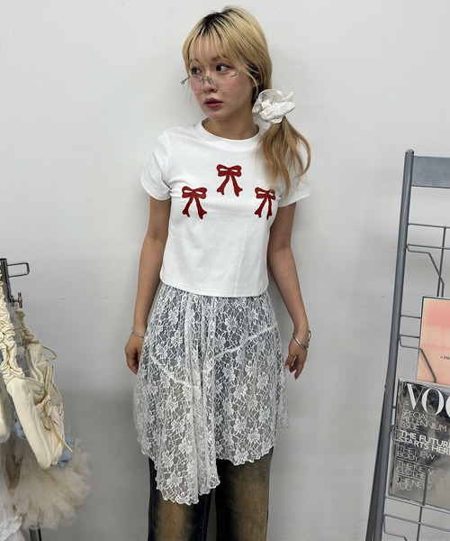 tシャツ A'GEM/9 × .kom 「.KOM/ドットケーオーエム」 サイドリボンクロップ Tシャツ レディース A'GEM/9 × .kom 『.KOM/ドットケーオーエム』 サイドリボン