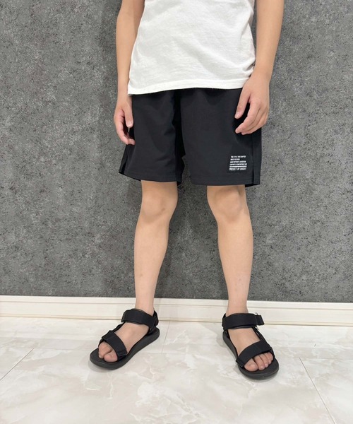 THE CASUAL（カジュアル）の「【水陸両用】 無地 カラー ハーフパンツ（水着・キッズ・ブラック/ダークパープル/ブラック系その他/グレー/カーキ系/グリーン系/ダークネイビー/パープル系その他/オレンジ/イエロー・120cm/130cm/140cm/150cm/160cm/110cm）」の2枚目の写真