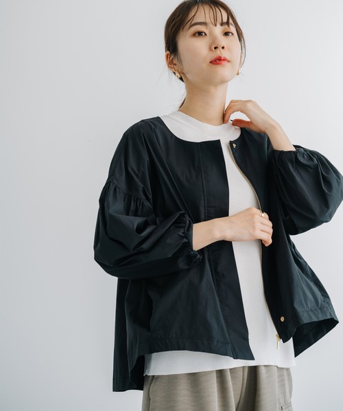 ANNA LUNA(アンナルナ)の「【ANNA LUNA】袖にたっぷりギャザーが入った軽い着心地の華やかブルゾン(ブルゾン・レディース・ベージュ/ブラック・LARGE/MEDIUM)」の2枚目の写真