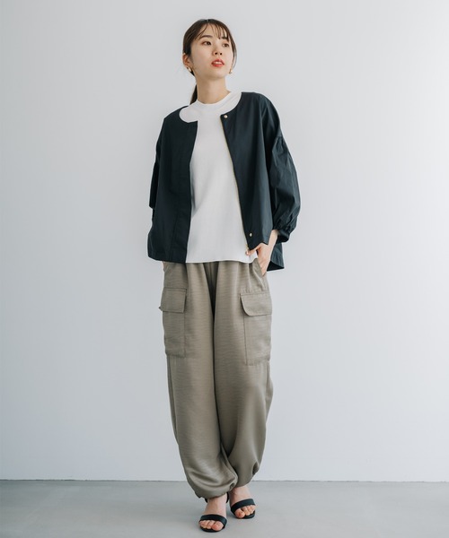 ANNA LUNA(アンナルナ)の「【ANNA LUNA】袖にたっぷりギャザーが入った軽い着心地の華やかブルゾン(ブルゾン・レディース・ベージュ/ブラック・LARGE/MEDIUM)」の3枚目の写真