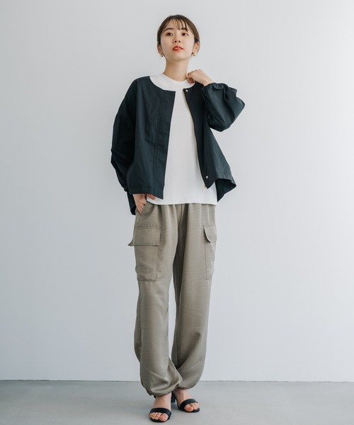 ANNA LUNA(アンナルナ)の「【ANNA LUNA】袖にたっぷりギャザーが入った軽い着心地の華やかブルゾン(ブルゾン・レディース・ベージュ/ブラック・LARGE/MEDIUM)」の5枚目の写真