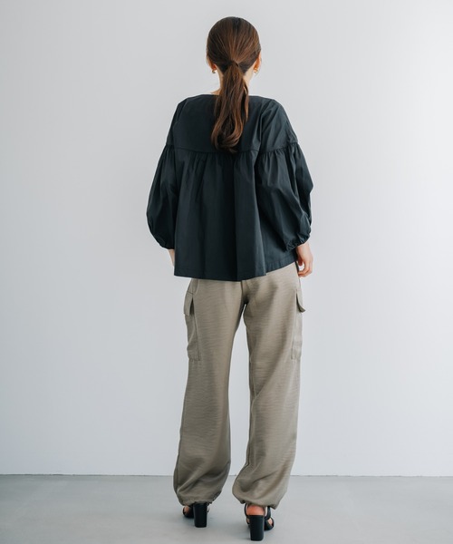 ANNA LUNA(アンナルナ)の「【ANNA LUNA】袖にたっぷりギャザーが入った軽い着心地の華やかブルゾン(ブルゾン・レディース・ベージュ/ブラック・LARGE/MEDIUM)」の8枚目の写真