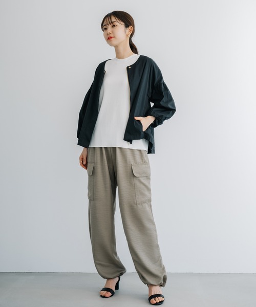 ANNA LUNA(アンナルナ)の「【ANNA LUNA】袖にたっぷりギャザーが入った軽い着心地の華やかブルゾン(ブルゾン・レディース・ベージュ/ブラック・LARGE/MEDIUM)」の11枚目の写真