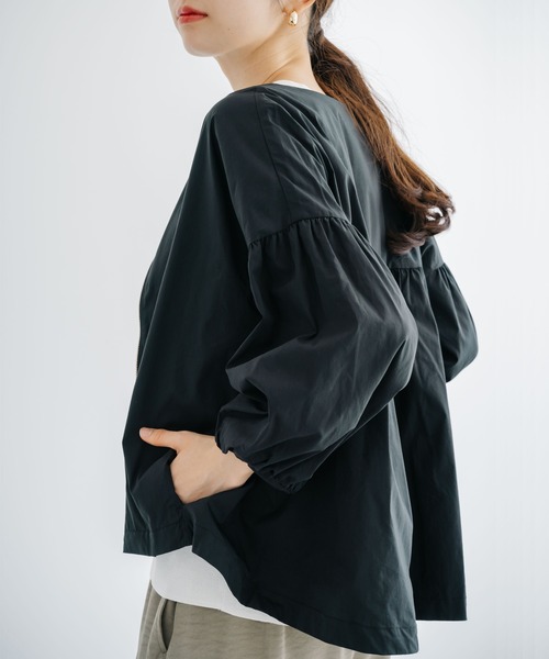 ANNA LUNA(アンナルナ)の「【ANNA LUNA】袖にたっぷりギャザーが入った軽い着心地の華やかブルゾン(ブルゾン・レディース・ベージュ/ブラック・LARGE/MEDIUM)」の14枚目の写真