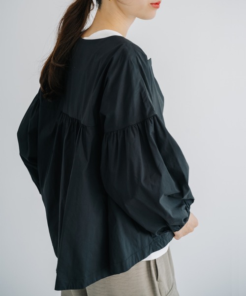 ANNA LUNA(アンナルナ)の「【ANNA LUNA】袖にたっぷりギャザーが入った軽い着心地の華やかブルゾン(ブルゾン・レディース・ベージュ/ブラック・LARGE/MEDIUM)」の15枚目の写真