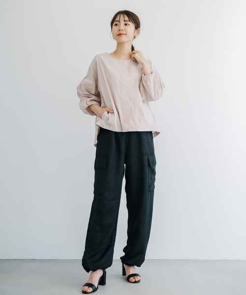 ANNA LUNA(アンナルナ)の「【ANNA LUNA】袖にたっぷりギャザーが入った軽い着心地の華やかブルゾン(ブルゾン・レディース・ベージュ/ブラック・LARGE/MEDIUM)」の20枚目の写真