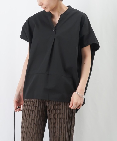 LUCA/LADY LUCK LUCA（ルカ/レディラックルカ）の「LC/LLL スキッパーコクーンブラウス（シャツ/ブラウス・レディース・チャコールグレー/オフホワイト/サックスブルー/ブラック/パープル・FREE）」の3枚目の写真