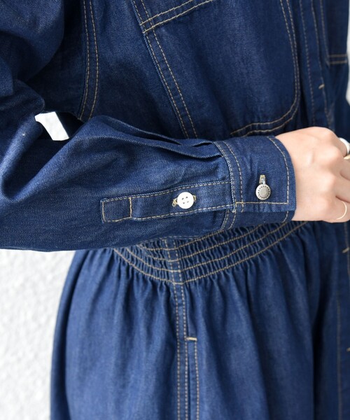 SHIPS any（シップス エニィ）の「SHIPS any: シャーリング デニム ポケット ワンピース ［SHIPS any DENIM］（ワンピース・レディース・ナチュラル/ネイビー/ブルー・ONE SIZE）」の6枚目の写真