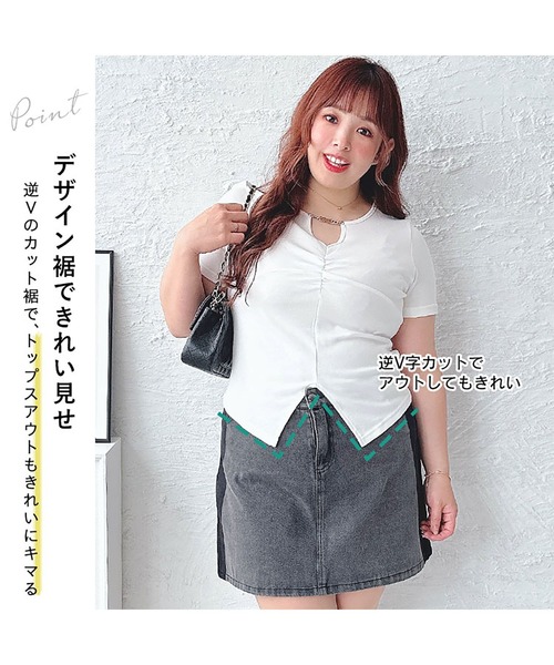 GOLDJAPAN(ゴールドジャパン)の「チェーン付きキーネックギャザーカットソー『大きいサイズ対応』(Tシャツ/カットソー・レディース・ホワイト/ブラック・6L/5L/4L/3L/LL)」の5枚目の写真