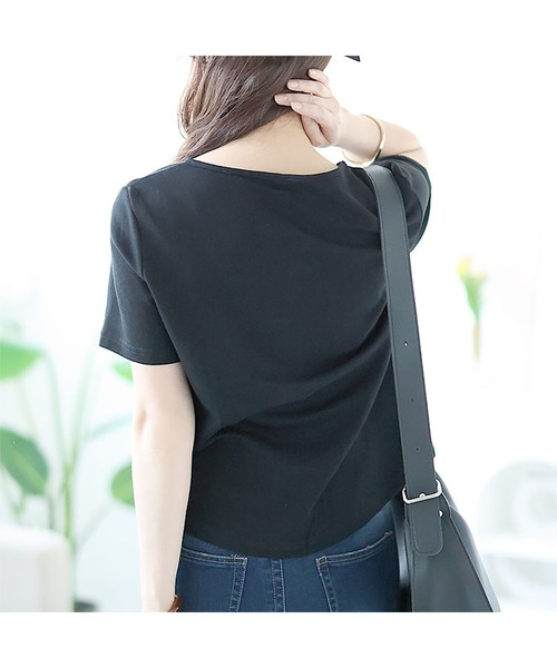 GOLDJAPAN(ゴールドジャパン)の「チェーン付きキーネックギャザーカットソー『大きいサイズ対応』(Tシャツ/カットソー・レディース・ホワイト/ブラック・6L/5L/4L/3L/LL)」の14枚目の写真