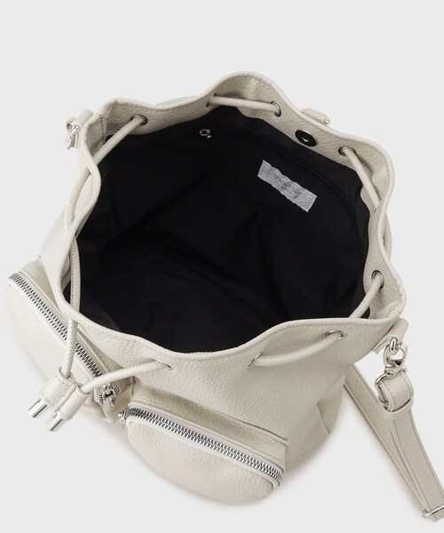 OPAQUE.CLIP（オペークドットクリップ）の「◆【マルチWAY】フロントダブルポケット巾着ショルダーバッグ（ショルダーバッグ・レディース・アイボリー/ブラック・00）」の5枚目の写真