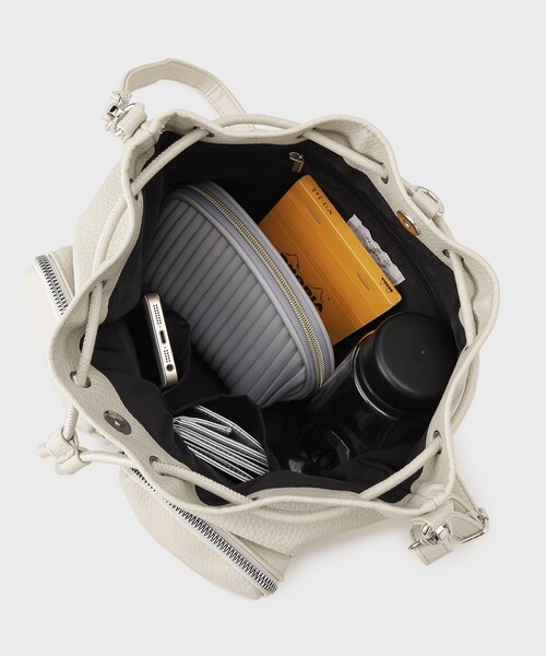 OPAQUE.CLIP（オペークドットクリップ）の「◆【マルチWAY】フロントダブルポケット巾着ショルダーバッグ（ショルダーバッグ・レディース・アイボリー/ブラック・00）」の7枚目の写真