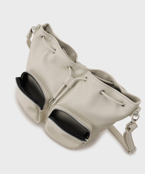 OPAQUE.CLIP（オペークドットクリップ）の「◆【マルチWAY】フロントダブルポケット巾着ショルダーバッグ（ショルダーバッグ・レディース・アイボリー/ブラック・00）」の8枚目の写真