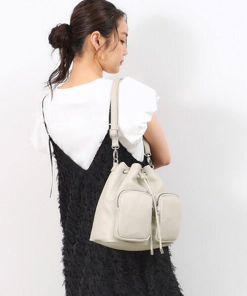 OPAQUE.CLIP（オペークドットクリップ）の「◆【マルチWAY】フロントダブルポケット巾着ショルダーバッグ（ショルダーバッグ・レディース・アイボリー/ブラック・00）」の11枚目の写真
