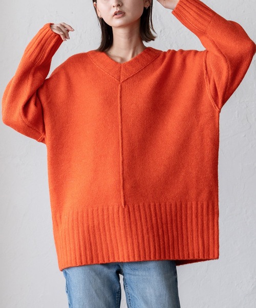 VitaFelice(ヴィータフェリーチェ)の「Vネックオーバーサイズニット(ニット/セーター・レディース・オートミール/オレンジ/ベージュ系/ブルー/グレー系・FREE)」の5枚目の写真