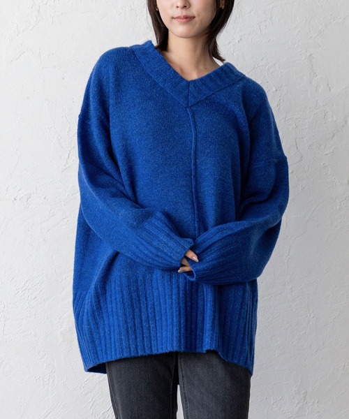 VitaFelice(ヴィータフェリーチェ)の「Vネックオーバーサイズニット(ニット/セーター・レディース・オートミール/オレンジ/ベージュ系/ブルー/グレー系・FREE)」の4枚目の写真