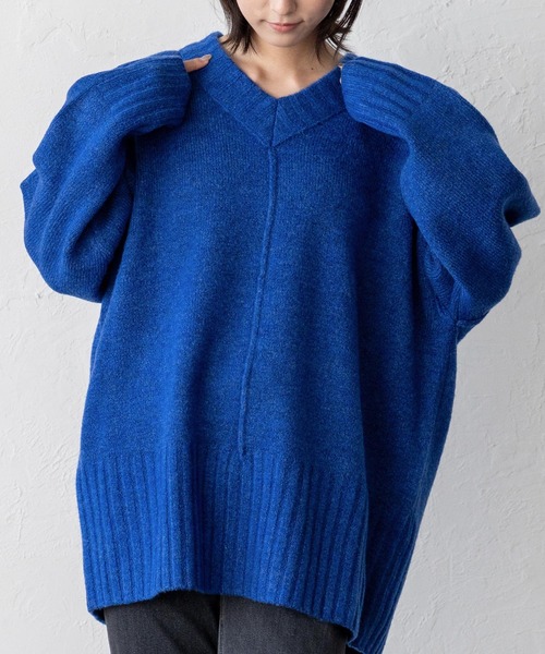 VitaFelice(ヴィータフェリーチェ)の「Vネックオーバーサイズニット(ニット/セーター・レディース・オートミール/オレンジ/ベージュ系/ブルー/グレー系・FREE)」の6枚目の写真