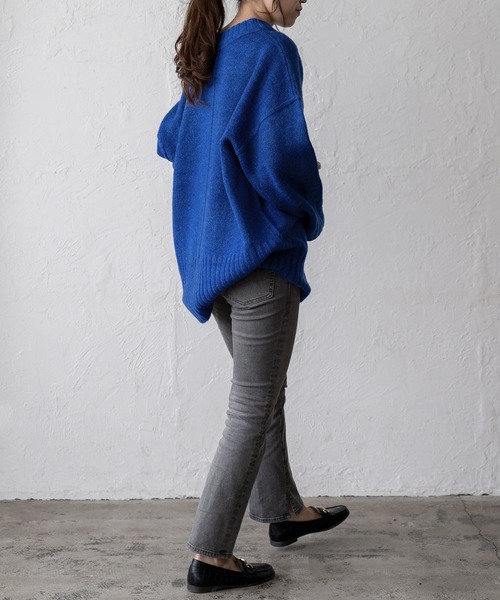 VitaFelice(ヴィータフェリーチェ)の「Vネックオーバーサイズニット(ニット/セーター・レディース・オートミール/オレンジ/ベージュ系/ブルー/グレー系・FREE)」の9枚目の写真