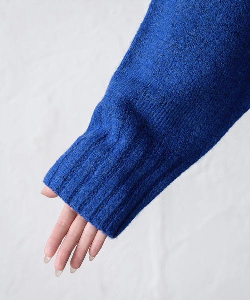 VitaFelice(ヴィータフェリーチェ)の「Vネックオーバーサイズニット(ニット/セーター・レディース・オートミール/オレンジ/ベージュ系/ブルー/グレー系・FREE)」の11枚目の写真