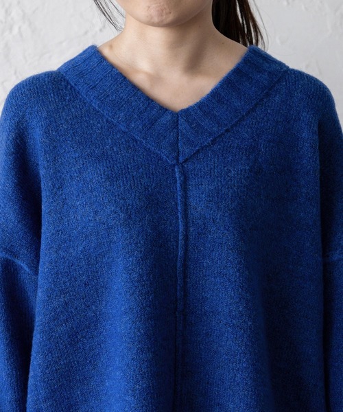 VitaFelice(ヴィータフェリーチェ)の「Vネックオーバーサイズニット(ニット/セーター・レディース・オートミール/オレンジ/ベージュ系/ブルー/グレー系・FREE)」の12枚目の写真